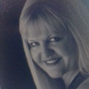 Meet your Posher, Holly